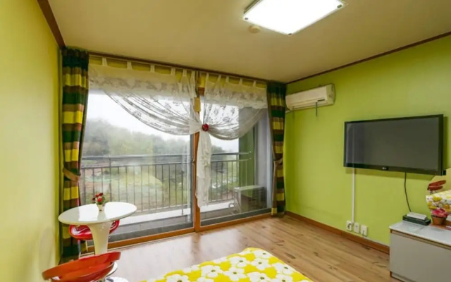 Sokcho White Lighthouse Pension