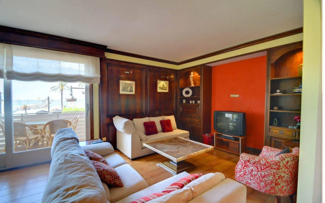 Sea Front Apartment