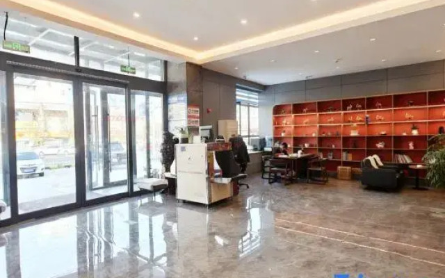 Qiufeng Hotel (Bole High-Speed Railway Station)