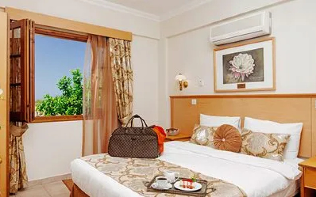 Almond Holiday Village