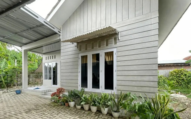 Urbanview Syariah Sasarengan Inn Near Rsud Waled Cirebon