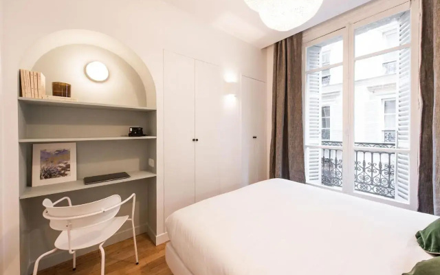 Central And Renovated Parisian Apartment, 6-7 Guests