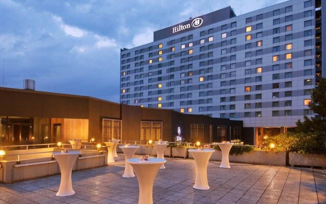 Отель Hilton Düsseldorf Германия, Дюссельдорф - 2 отзыва об отеле, цены и фото номеров - забронировать отель Hilton Düsseldorf онлайн вид на фасад