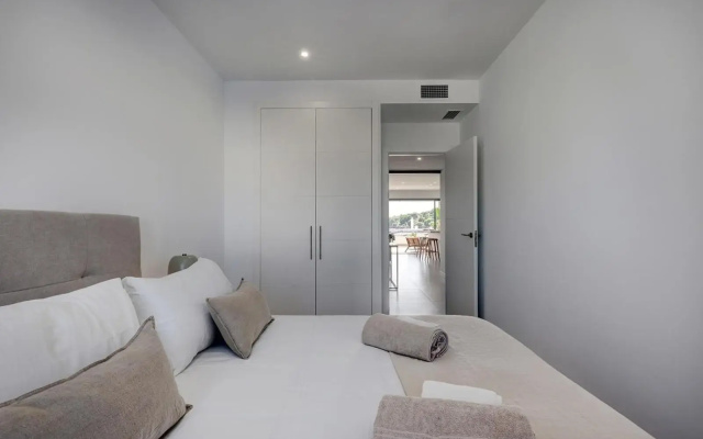 Brand New, Elegant Three Bed Apartment