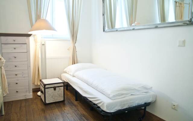 Отель Vintage Apartments Schönbrunn Австрия, Вена - отзывы, цены и фото номеров - забронировать отель Vintage Apartments Schönbrunn онлайн комната для гостей