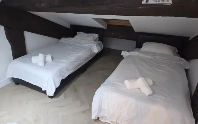 Liverpool Penthouse - Sleeps 8 - City Centre