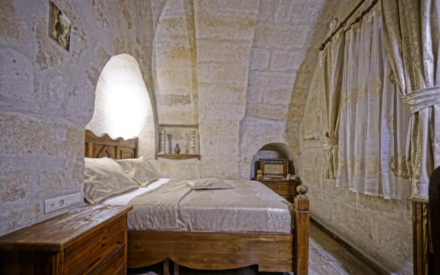 Maccan Cave Hotel