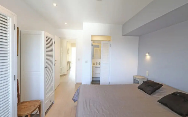 Apartment in Knokke Near Zeedijk Beach