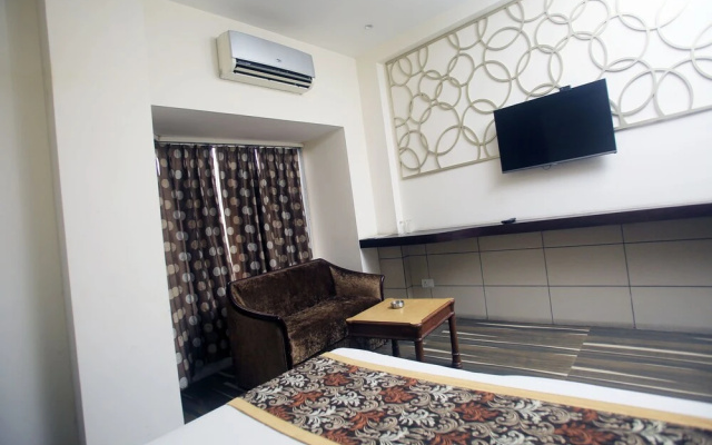 OYO 16806 Hotel Mansar