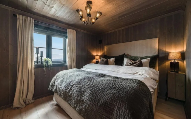 Cabin With Jacuzzi on Lifjell