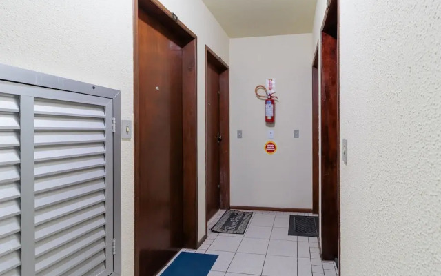 Apto bem Localizado a 500mts da Praia Rhi206