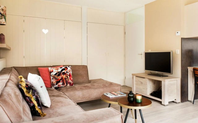 Beautiful Holiday Home in Earnewald with Wellness