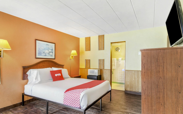 OYO Hotel Downtown Peoria I-74