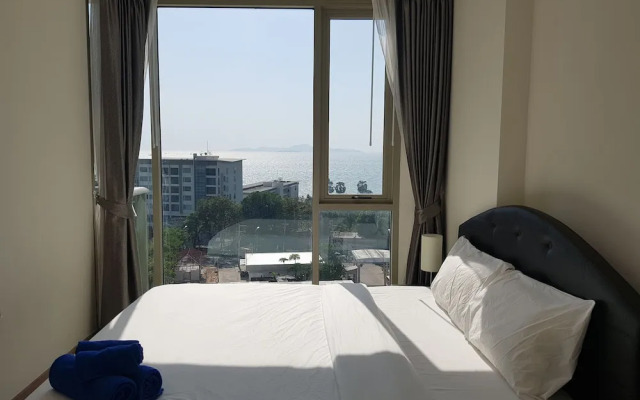 The Riviera Wongamat by Pattaya Holiday