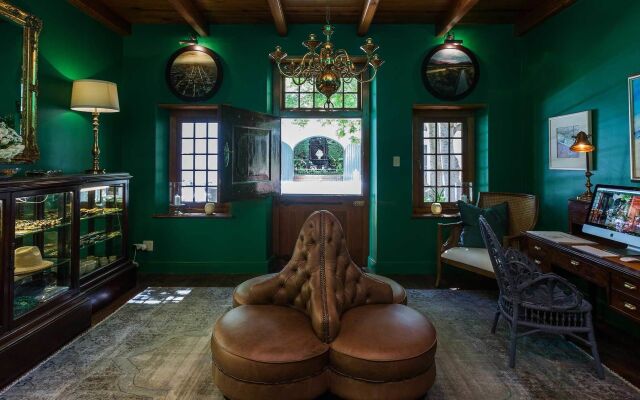 Akademie Street Boutique Hotel