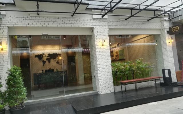 Natee Hostel Бангкок вид на фасад