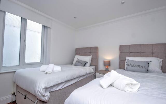 Апартаменты Celebrity Apartments Brighton Queens комната для гостей
