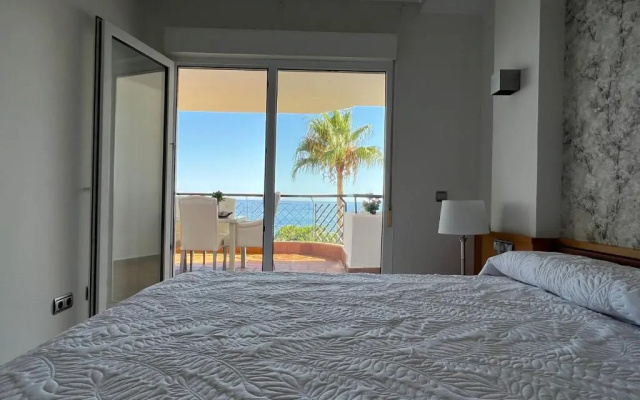 MI CAPRICHO, Beach Front Apartment P.14 3ºB