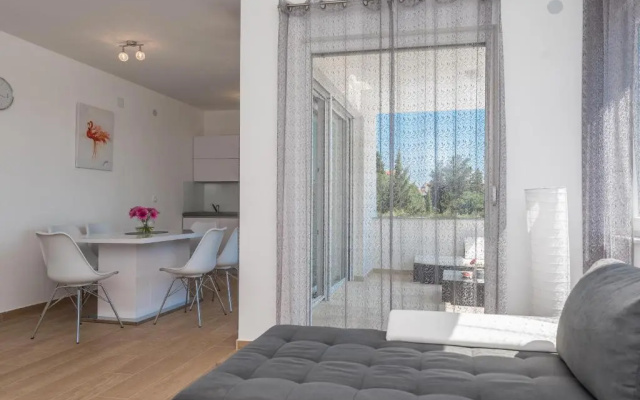 Villa Star 4 luxury apartment with a pool