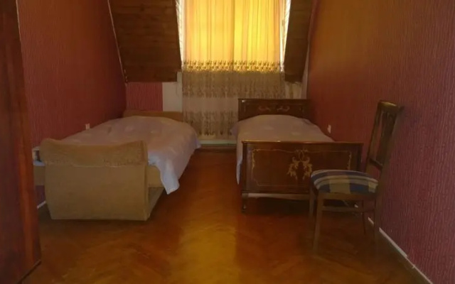 Guest House on Chavchavadze 8