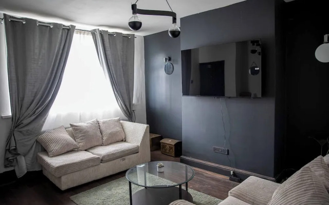 Home in Manchester Near Etihad Stadium - Parking