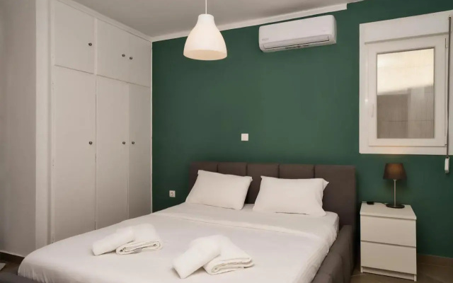 Central 2BR flat Glyfada Center