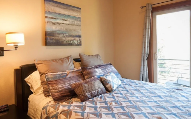 NEW Condo Downwider with Hot Tub, Minutes Away from The Columbia River Gorge by RedAwning