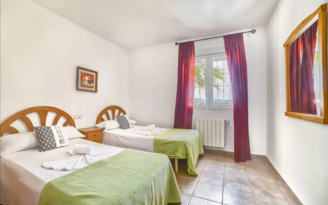 Villa - 5 Bedrooms - 107482