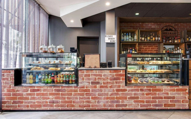 Mantra Meridien Adelaide