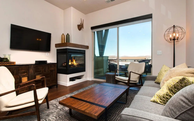 Mountain-View Newpark Terrace Condo by RedAwning