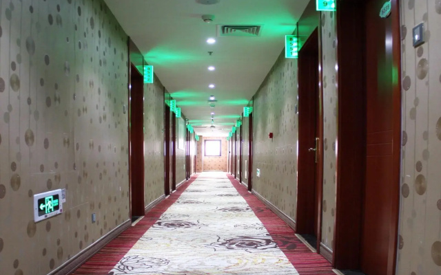 Pai Hotel (Beijing Happy Valley Dayangfang Road)