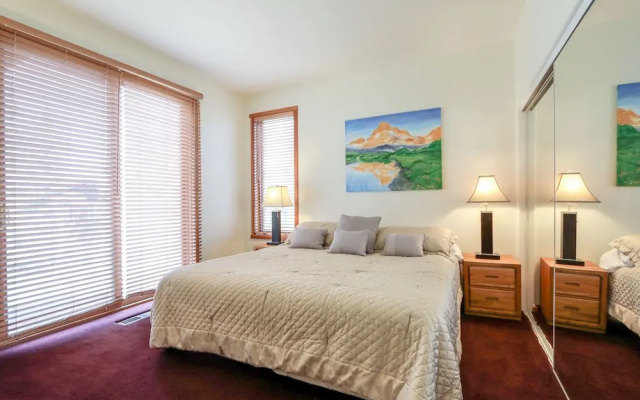Snowcreek V 999 Mammoth Mountain Views, Private Washer Dryer, Pet-Friendly by RedAwning