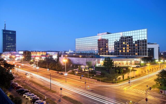 Отель Hyatt Regency Belgrade вид на фасад