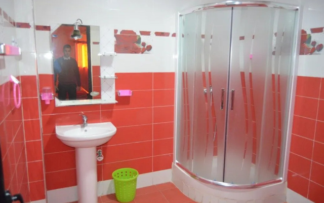 Hotel Raymon