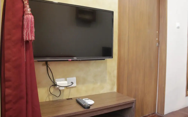 Strategic & Comfy 2Br Apartment At The Edge Near Unjani