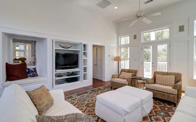 A Seaside Beauty! Book Now - Lot of Outdoor Living Space