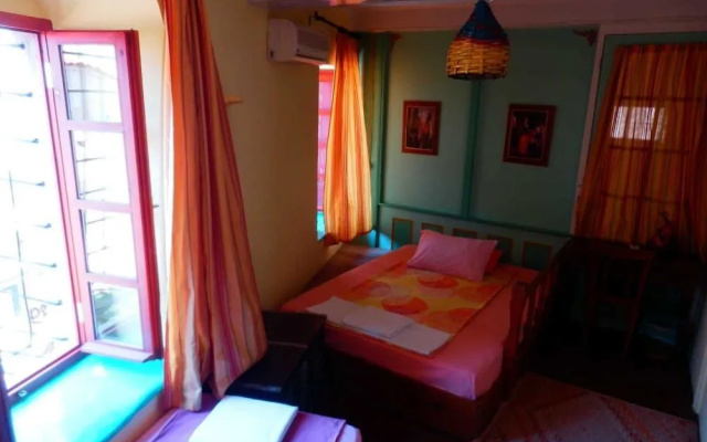 Taksiyarhis Pension