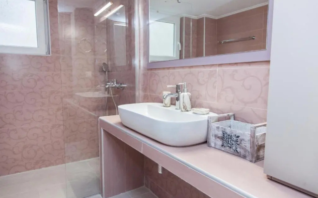 Modern 3-bedroom Apartment Next to Koridallos square