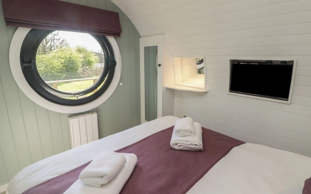 The Hazel Hobbit Pod