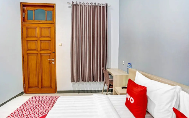 OYO Titik Koma Guest House