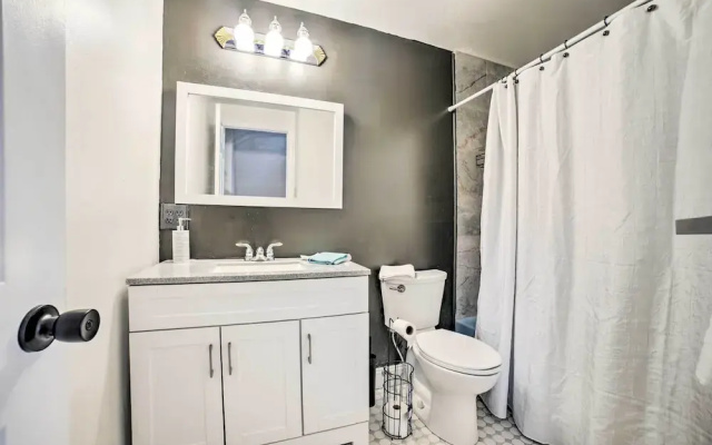Charming Vacation Rental: 15 Mi to Pittsburgh