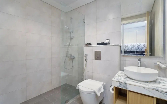 Lux BnB Aykon City
