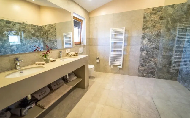 VMG Private Suites - Adults Only
