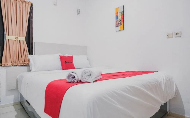 RedDoorz near Jalan Soeprapto Bengkulu
