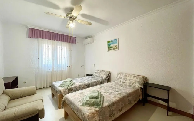 Villa in Roquetas Near Beach & Pool