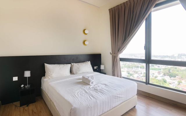 Modern 2BR Stay, Pool, Near Jonker St Melaka