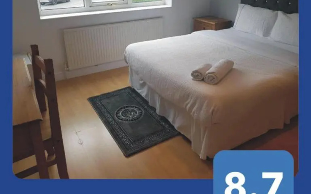 Doncaster Dream House Retreat- Sleeps 9