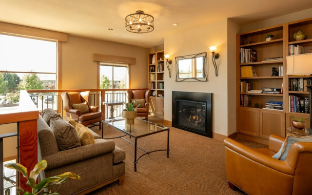 The Lodge at Columbia Point