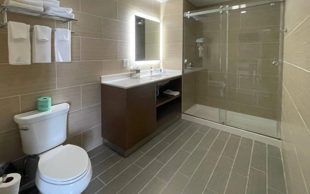 MainStay Suites Bronx - Belmont