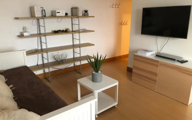 Appartement lumineux, avec balcon, à 200m de la plage